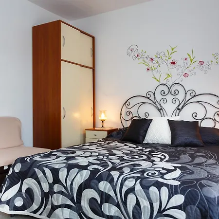 Sara Apartments Malinska Room photo