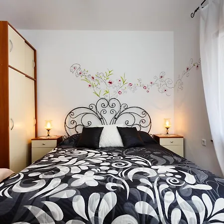 Sara Apartments Malinska Room photo