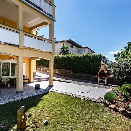 Sara Apartments Malinska Exterior photo